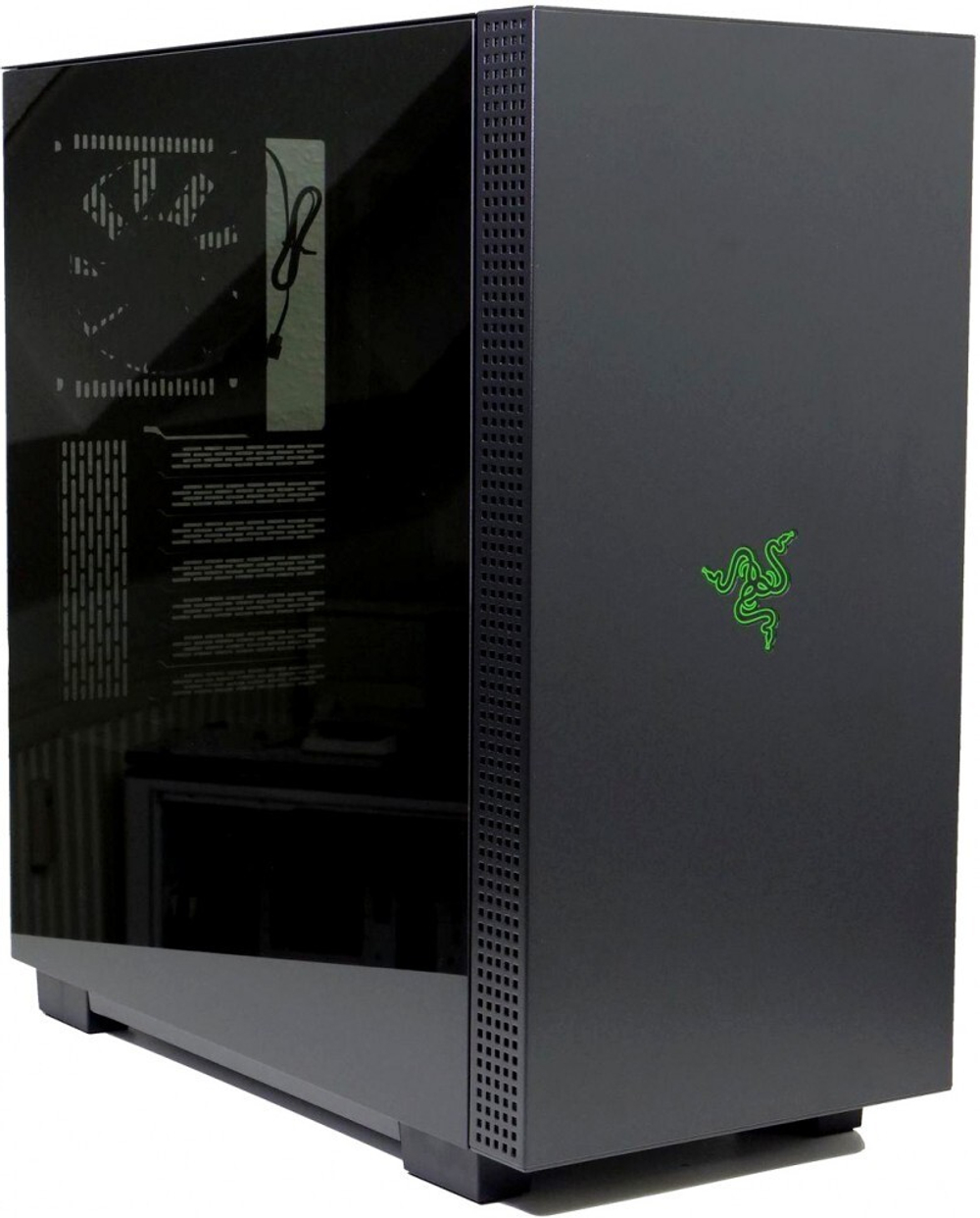 Корпус Razer Tomahawk A1 mATX, E-ATX, Mini-ITX, ATX, Midi-Tower, без БП, с окном, подсветка, 2xUSB 3.0, Audio, USB Type-C RTL