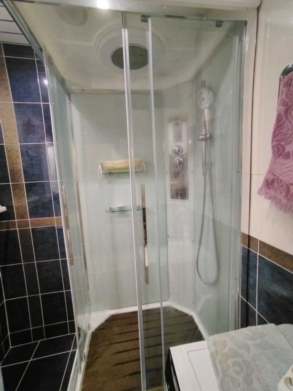 Душевая кабина AvaCan (АваКан) K2010LED с низким поддоном, с ГМ, с электрикой и LED освещением, 100х100х220