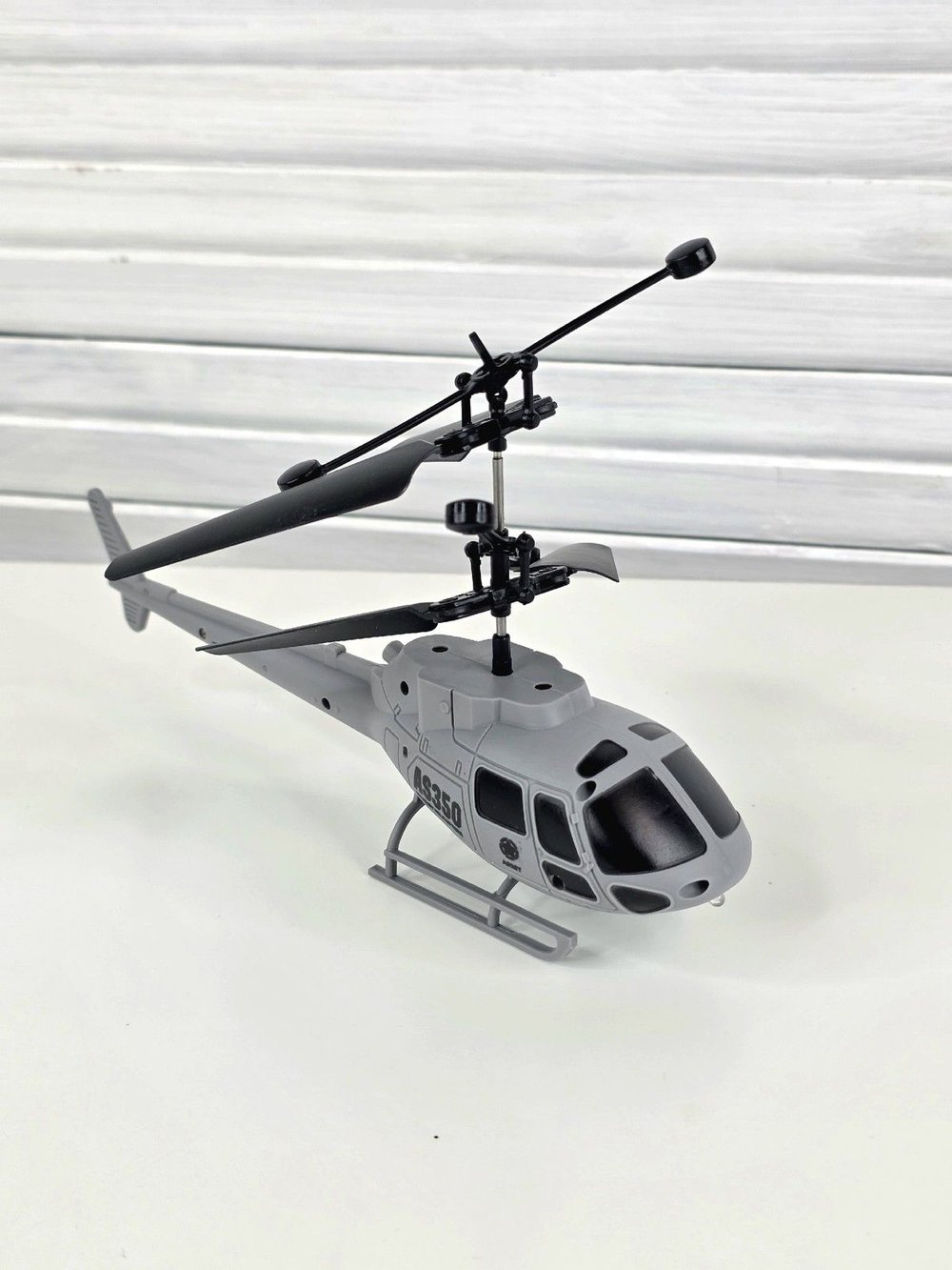 Игрушка Вертолет радиоуправляемый со световым эффектом (201709589)