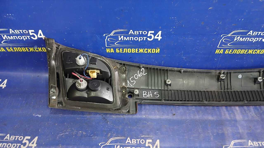 Вставка в багажник центральная SUBARU LEGACY 1998-2003