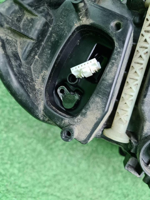 Битая Фара правая BMW 5er G30 (17-20) Adaptive LED