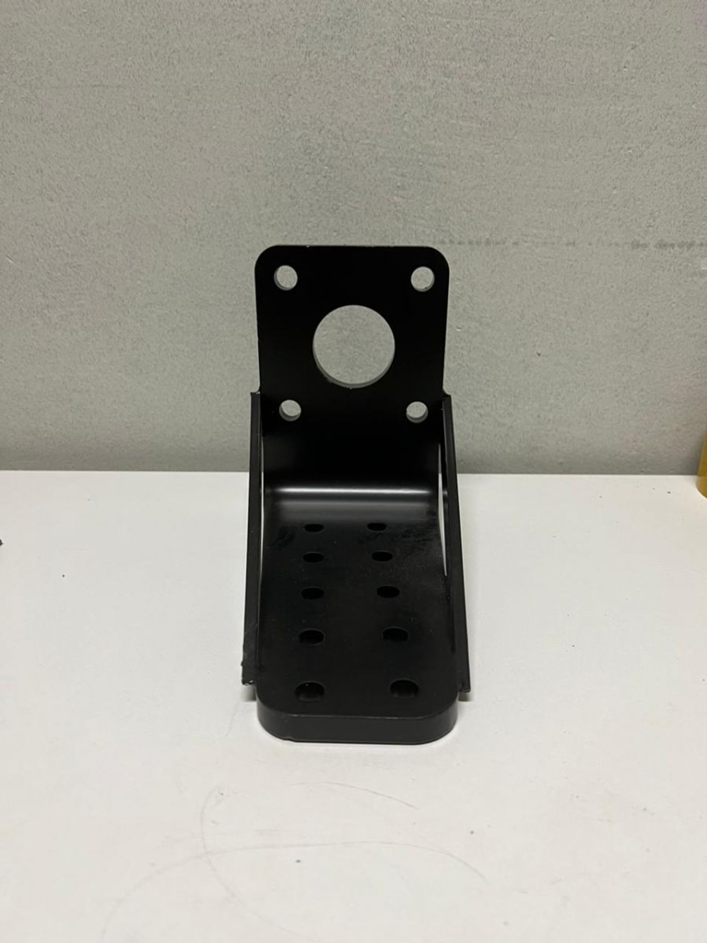 Кронштейн Левого крыла JCB 123/05451