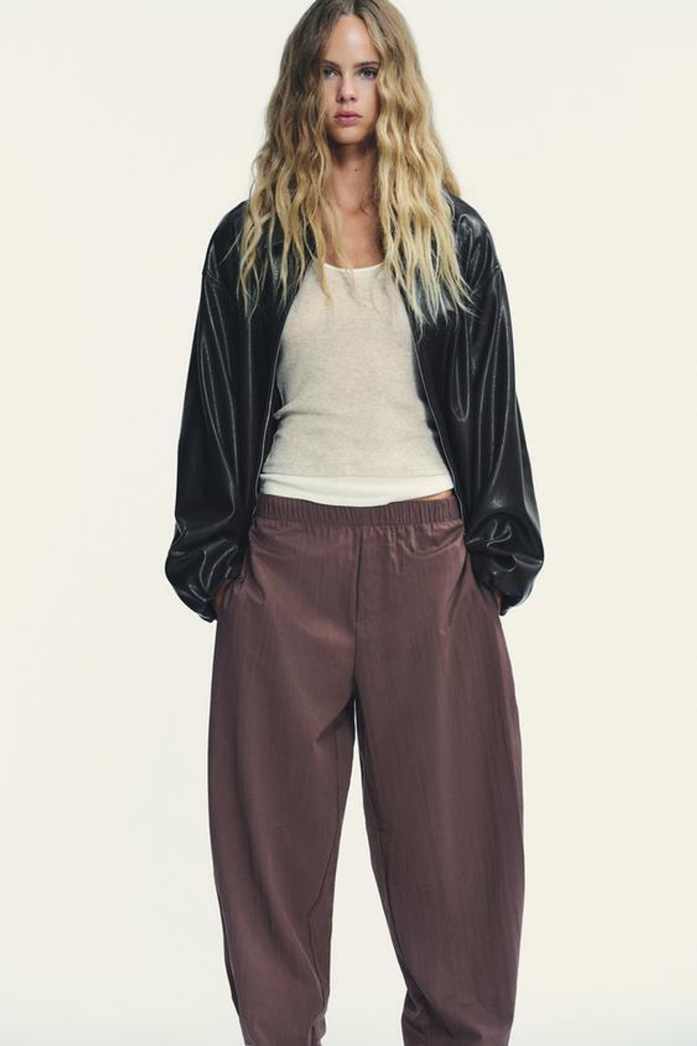 ZARA НЕЙЛОНОВЫЕ БРЮКИ С ПУГОВИЦАМИ СНИЗУ, ТЕМНО-РОЗОВЫЙ