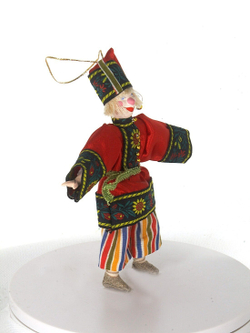 Подвесная фарфоровая кукла Петрушка - персонаж русского народного театра. Сувенир ручной работы