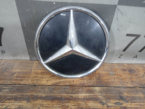 Эмблема решетки радиатора Mercedes GLE (V167), GLC (X253) 18-нв Б/У Оригинал A0008800100