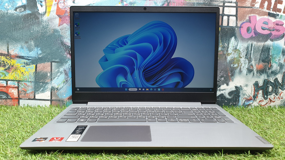 Ноутбук Lenovo  Ryzen 5/8 Gb/FHD