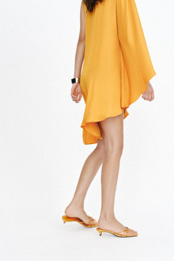ZARA АСИММЕТРИЧНОЕ ПЛАТЬЕ С ПРЯЖКОЙ, ЖЕЛТЫЙ КАРРИ