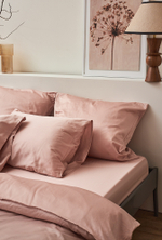 Простыня на резинке из премиального сатина цвета пыльной розы из коллекции essential, 180х200х30 см