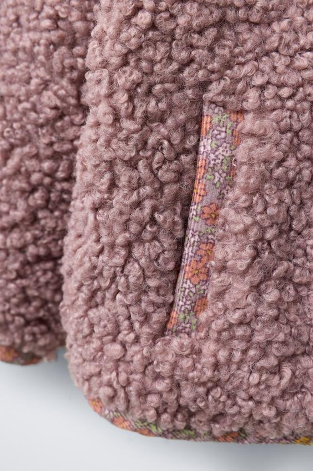 ZARA ПАЛЬТО ИЗ ИСКУССТВЕННОЙ ОВЧИНЫ С ЦВЕТОЧНЫМ ПРИНТОМ НА ПОДКЛАДКЕ, МАДЖЕНТА