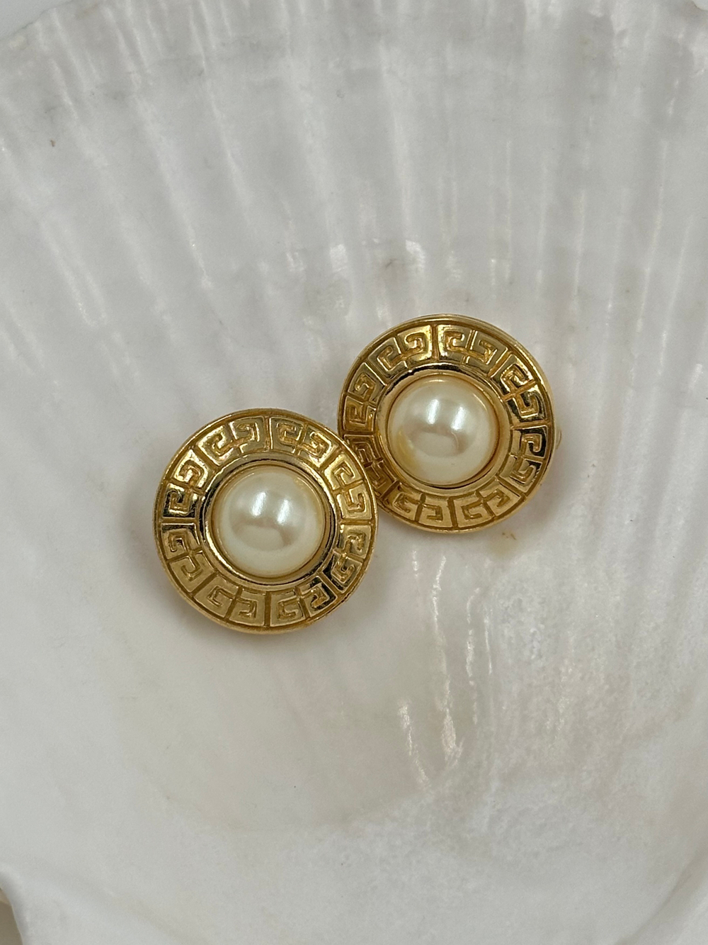 Клипсы с «жемчугом» Givenchy