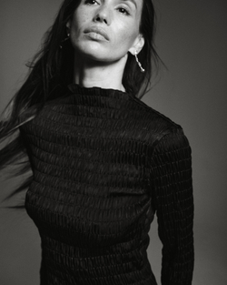 Лонгслив из жатой атласной ткани