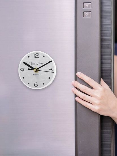 Часы-магнит "1 модель"