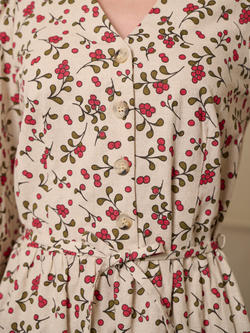 Платье с воротником стойкой