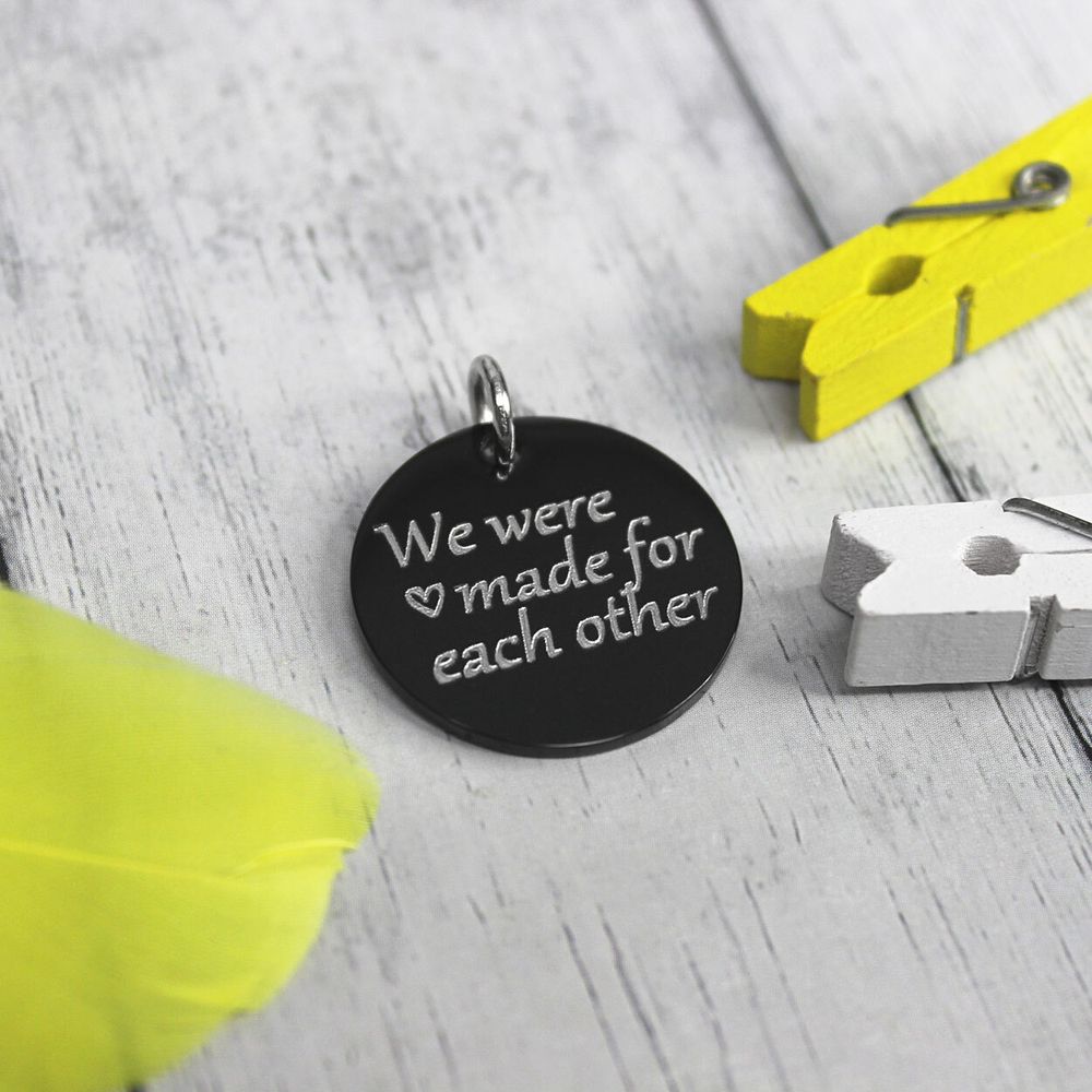 Черный кулон подвеска с гравировкой на заказ