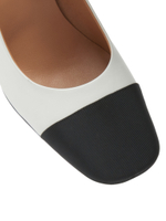 Женские комбинированные туфли белые с черной отделкой