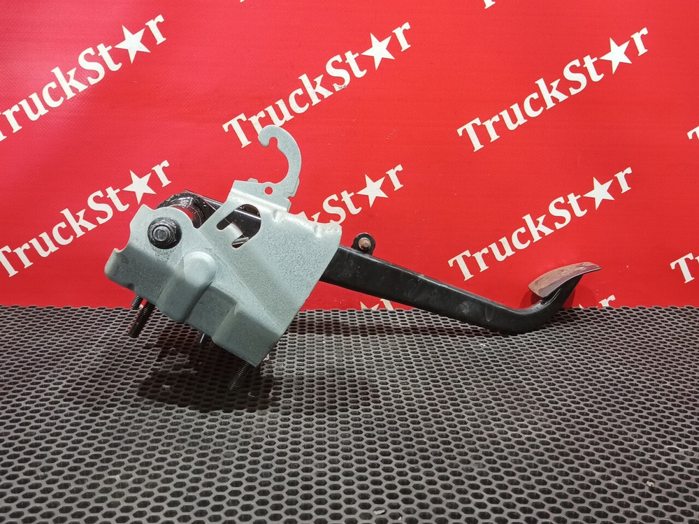 Педаль тормоза