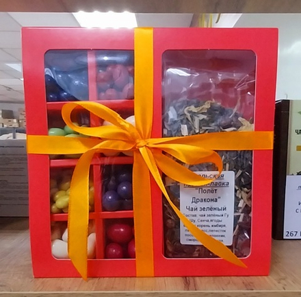 Подарочный набор Дракон чай зеленый + ягоды в шоколаде и в йогурте
