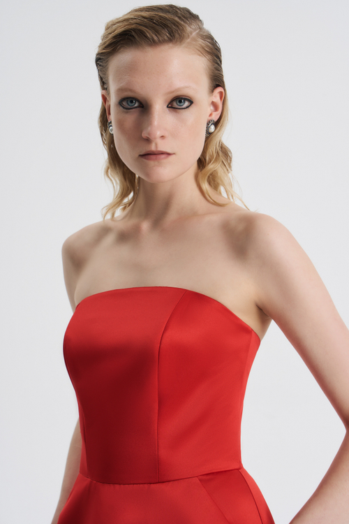 Платье миди с лифом бандо