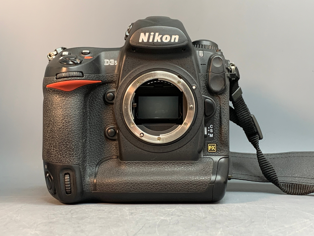 Nikon D3s 6.990 кадров