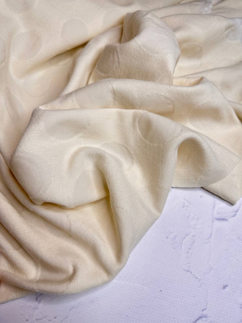 Плательно-костюмный жаккардовый сирсакер с узором (88%шерсть/10%полиамид/2%эластан, Бежевая слоновая кость/крупные круги в тон, 125, 232 гр/м2)