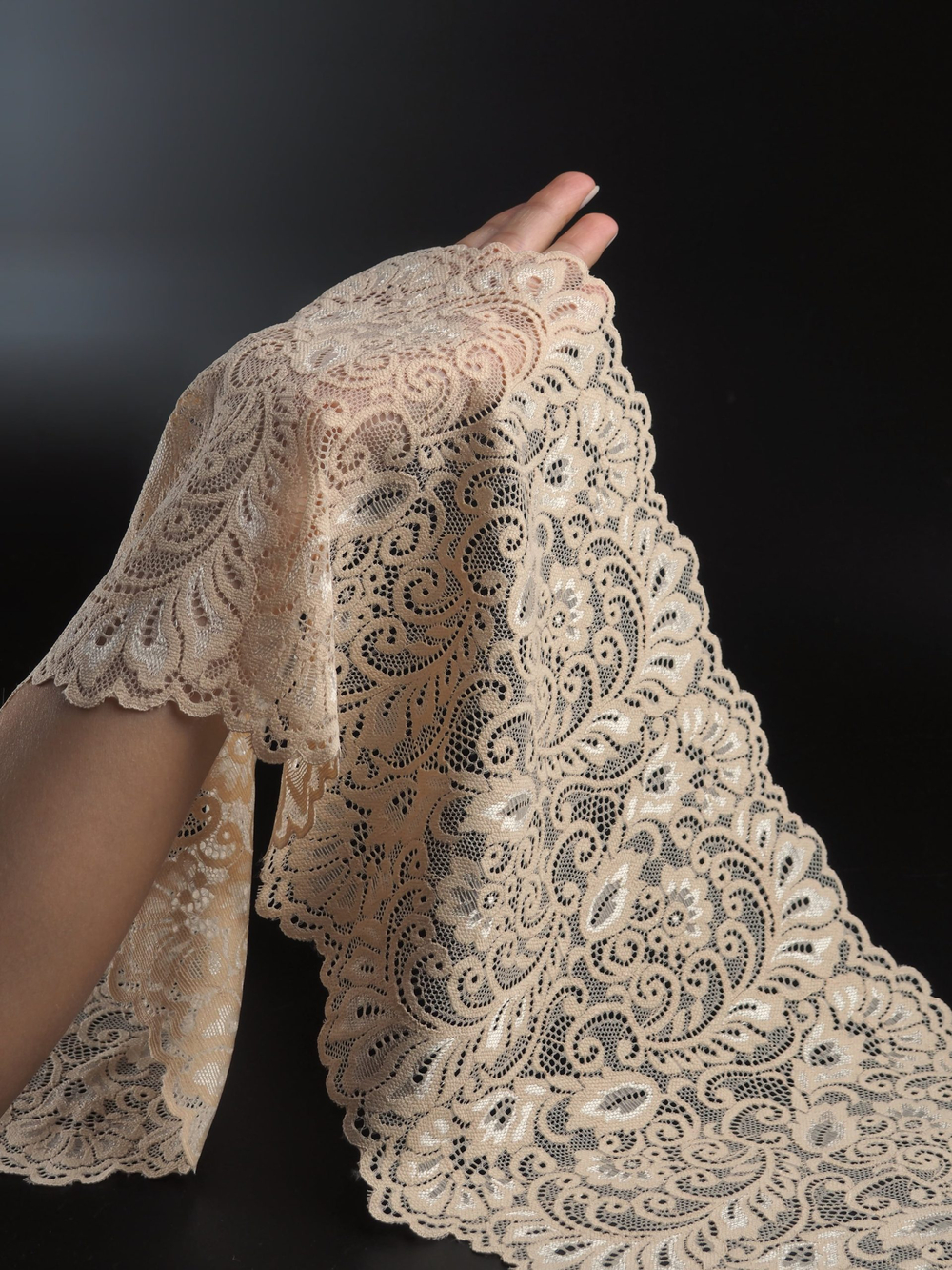 Эластичное кружево бежевое ширина 19 см ОТРЕЗ 0,68 м