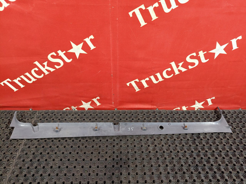 Накладка стойки левой