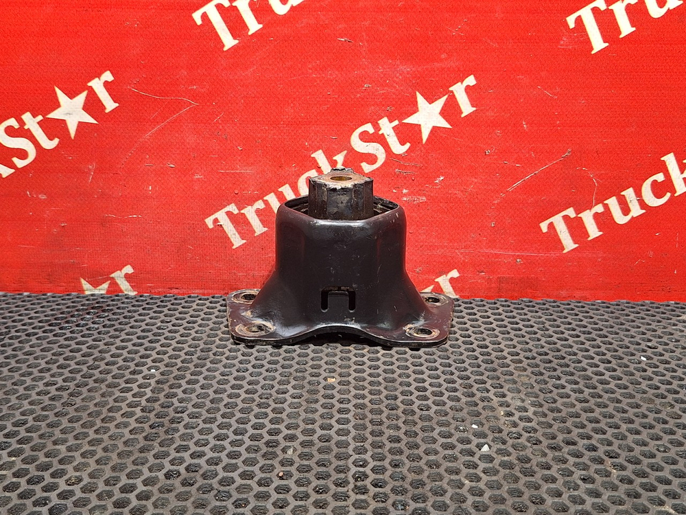 Кронштейн ящика акб 2018г.