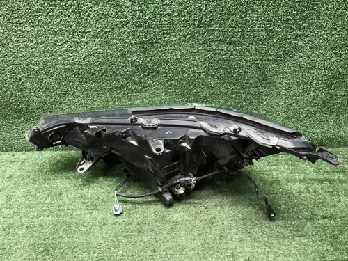 Битая Фара правая Toyota RAV4 5 XA50 (18-нв) LED
