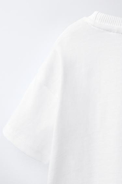 ZARA ФУТБОЛКА С ВЫШИТЫМИ ФРУКТАМИ КРОШЕ, ЖЕЛТОВАТО-БЕЛЫЙ