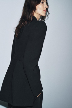 ZARA ПРИТАЛЕННЫЙ БЛЕЙЗЕР — LIMITED EDITION, ZW COLLECTION, ЧЕРНЫЙ