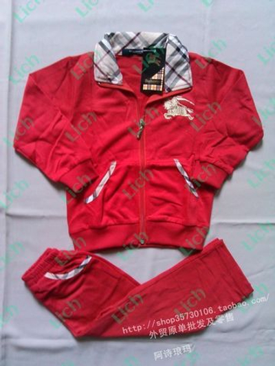 Костюм спортивный с клетчатой отделкой