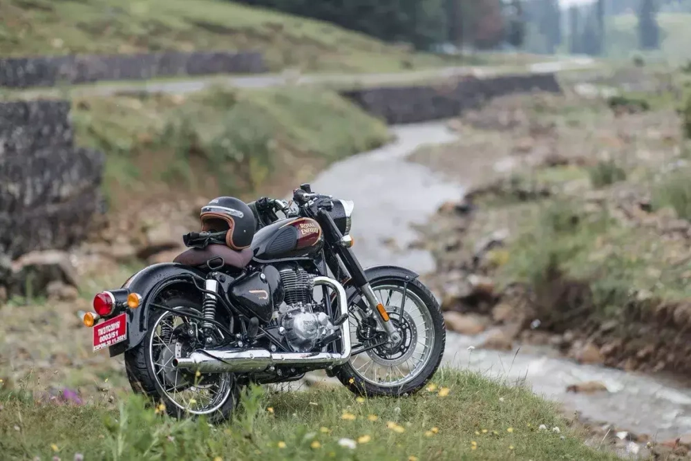 Royal Enfield Classic 350 Halcyon Black
