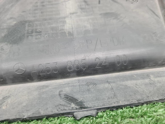 Решетка перед. бампера Mercedes GLC X253 15-19 AMG