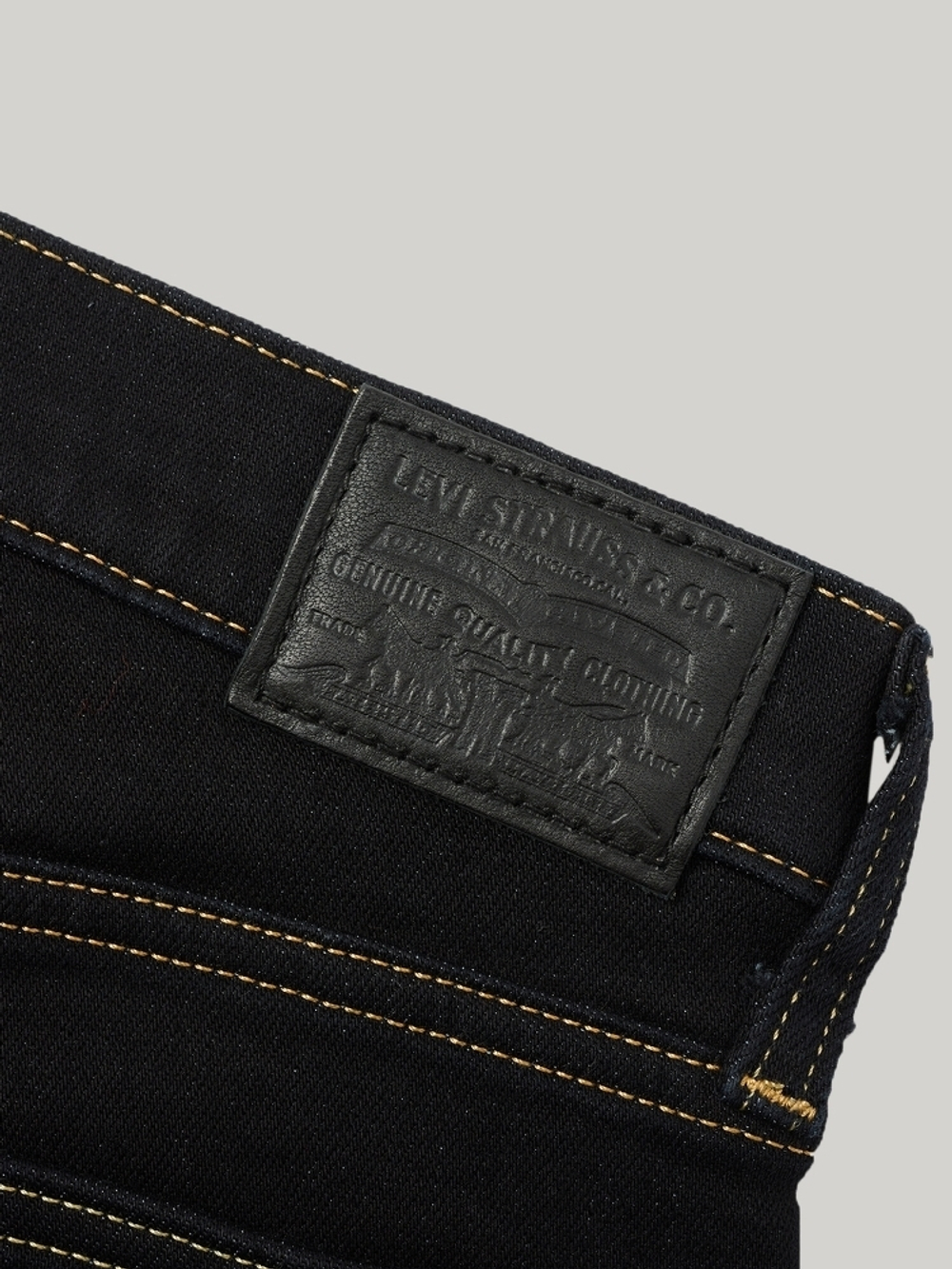 Женские прямые джинсы с завышенной талией Levi's 724 High Rise Straight 18883-0423, Ограниченная серия