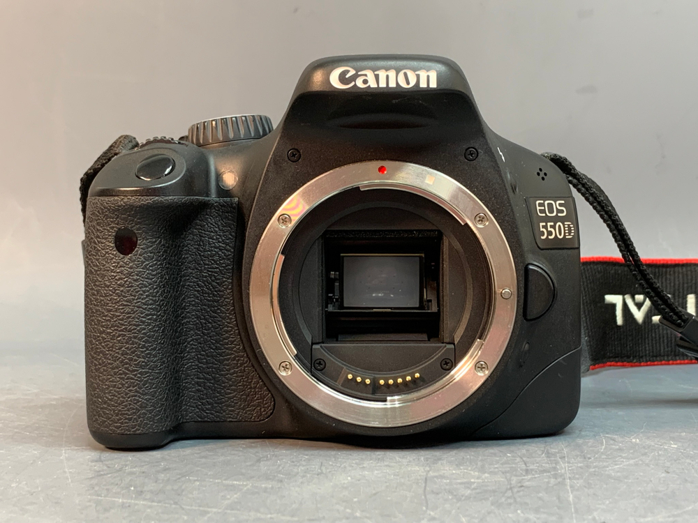 Canon EOS 550D Kit 18-55mm 10.000 кадров