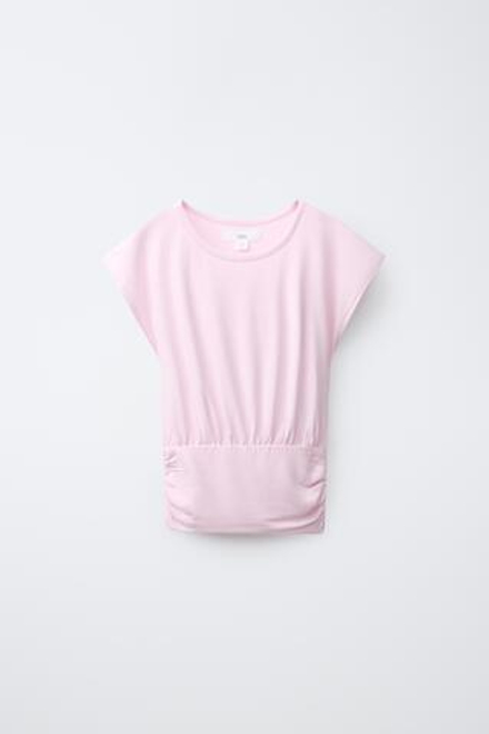 ZARA СТРУЯЩАЯСЯ ФУТБОЛКА С ПОЯСОМ, ПАСТЕЛЬНО-РОЗОВЫЙ