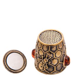 AM-3560 Наперсток «Пчелы на сотах» (латунь, янтарь)