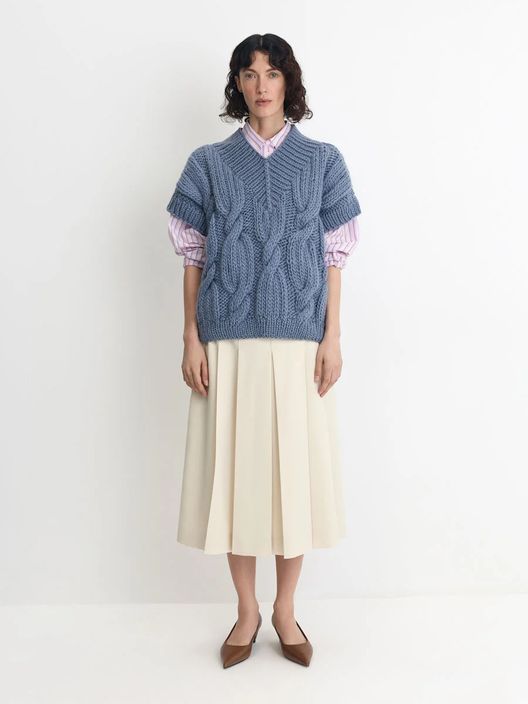 Жилет с V-образным вырезом / Mirstores