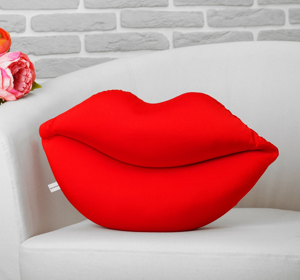 Подушка антистресс декоративная подарочная "Целую тебя нежно. Губы" 47*28см