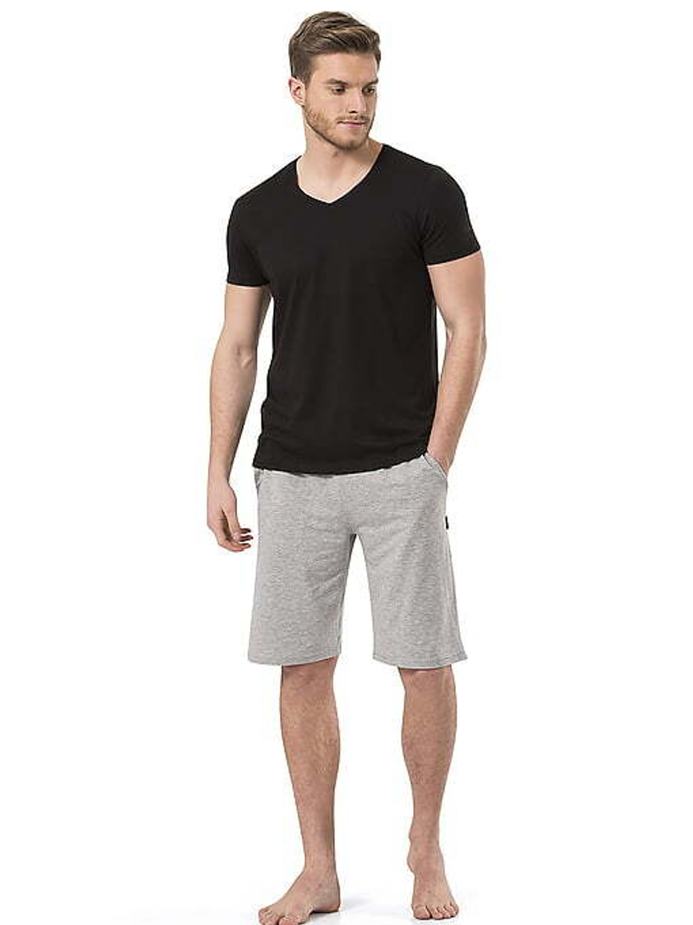 Футболка мужская с V-образным вырезом черный