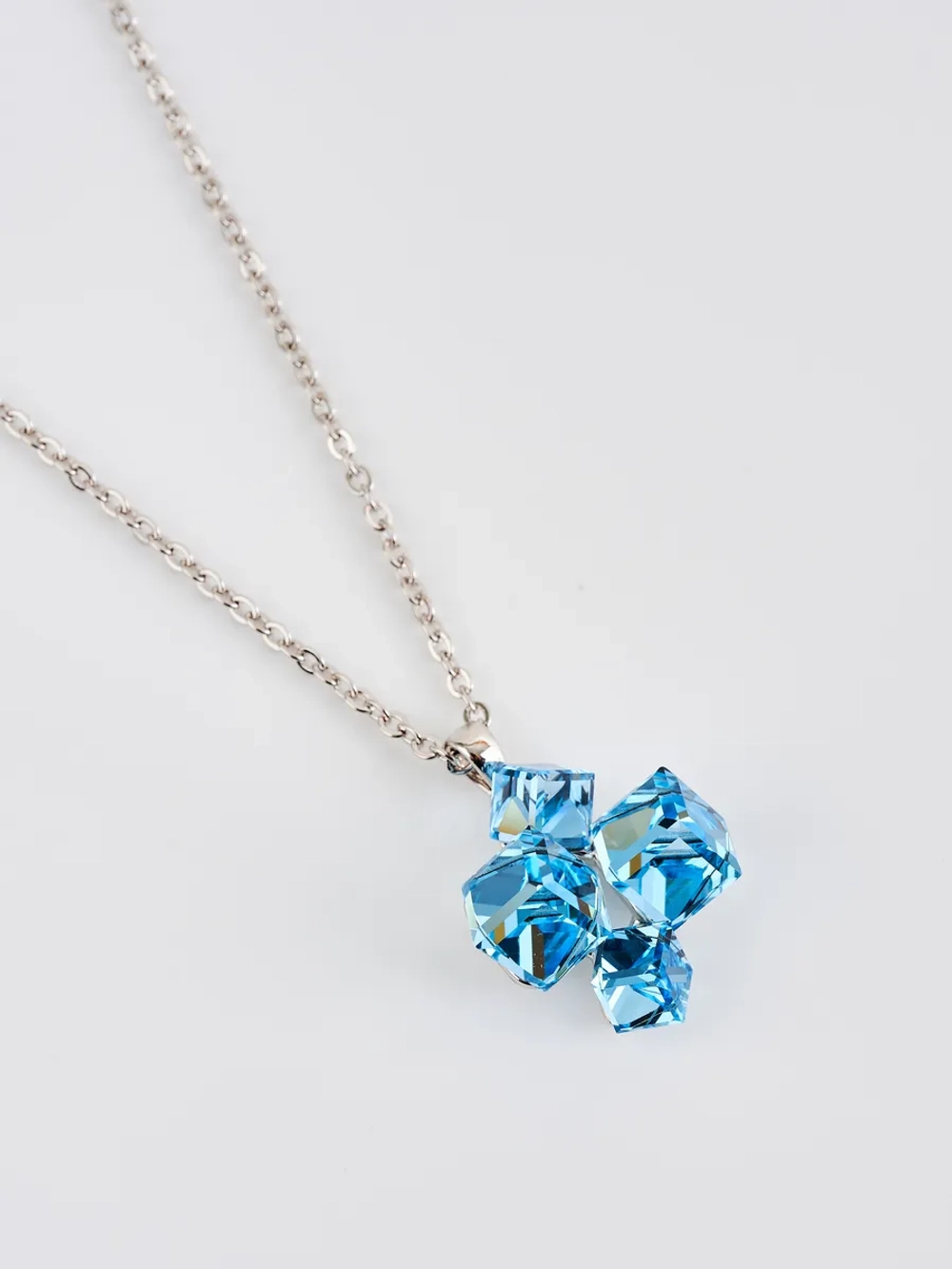 Подвеска-ромб Мираж с голубыми кубиками Swarovski
