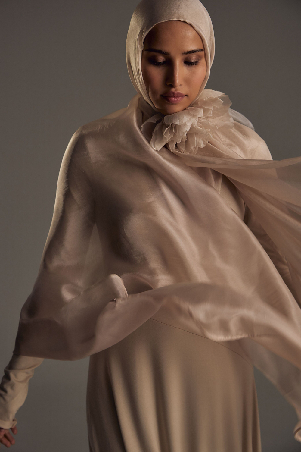 Шарф шелковый бежевый