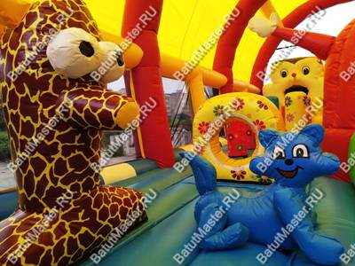 Коммерческий надувной батут "Веселый дом и звери в нём" с крышей 12*7*6 м