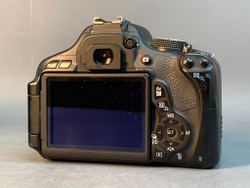 Canon 600D Body 28444 Кадров не работает датчик положения экрана