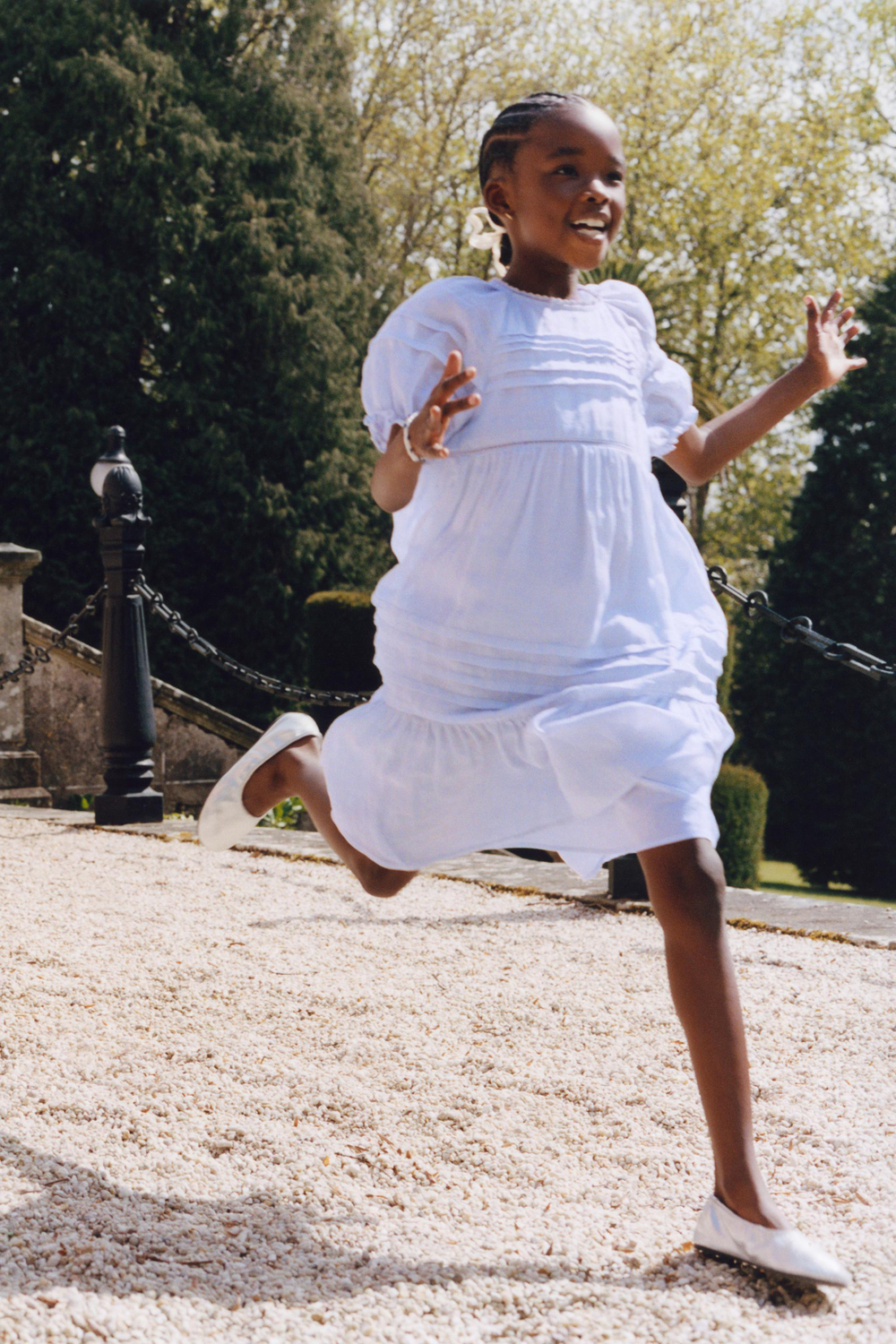 ZARA ПЛАТЬЕ ИЗ 100% РАМИ С СБОРКАМИ И КРУЖЕВОМ, НЕОНОВЫЙ СИНИЙ