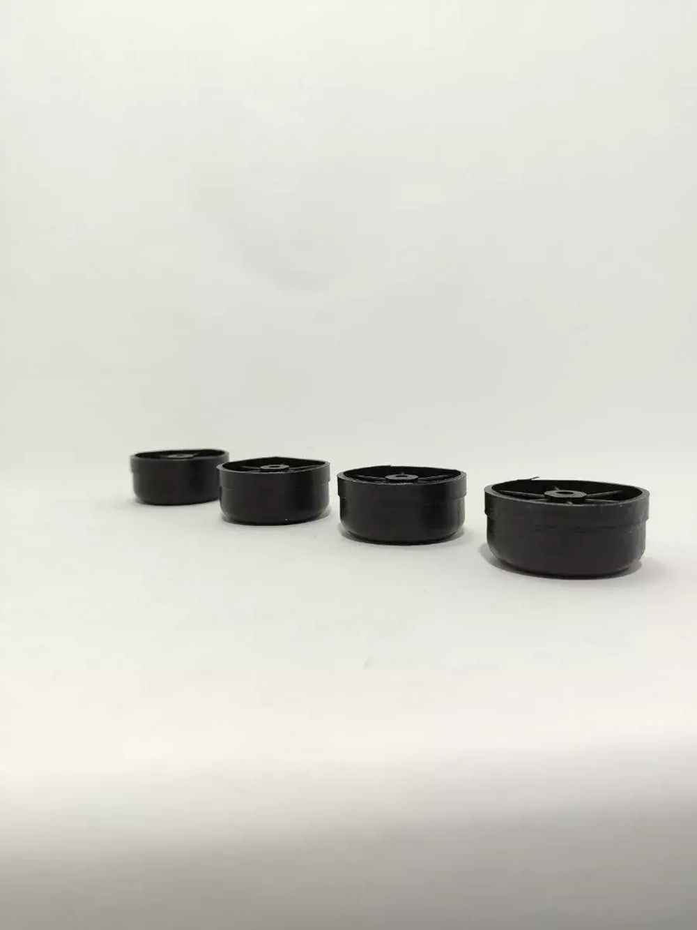 Пластиковые ножки для мебели дивана шкафа тумбочки стола