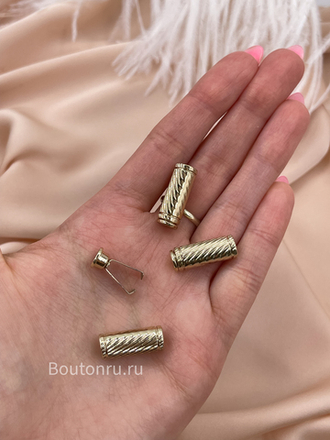 Наконечник для шнура рифленый в золотистом металле с зажимом