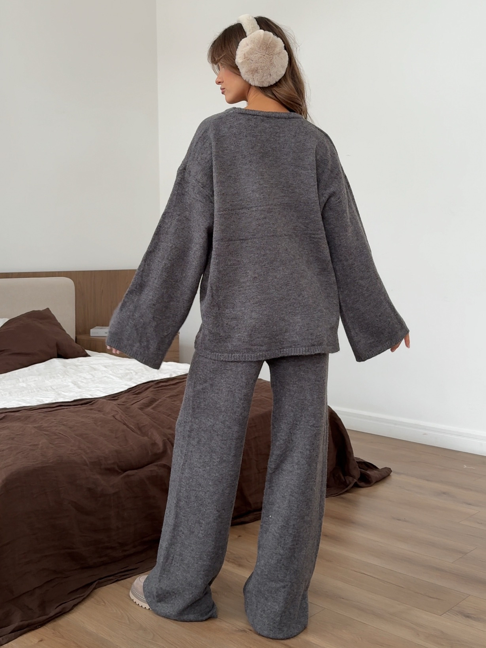 Комплект вязаный, базовый свитер и брюки