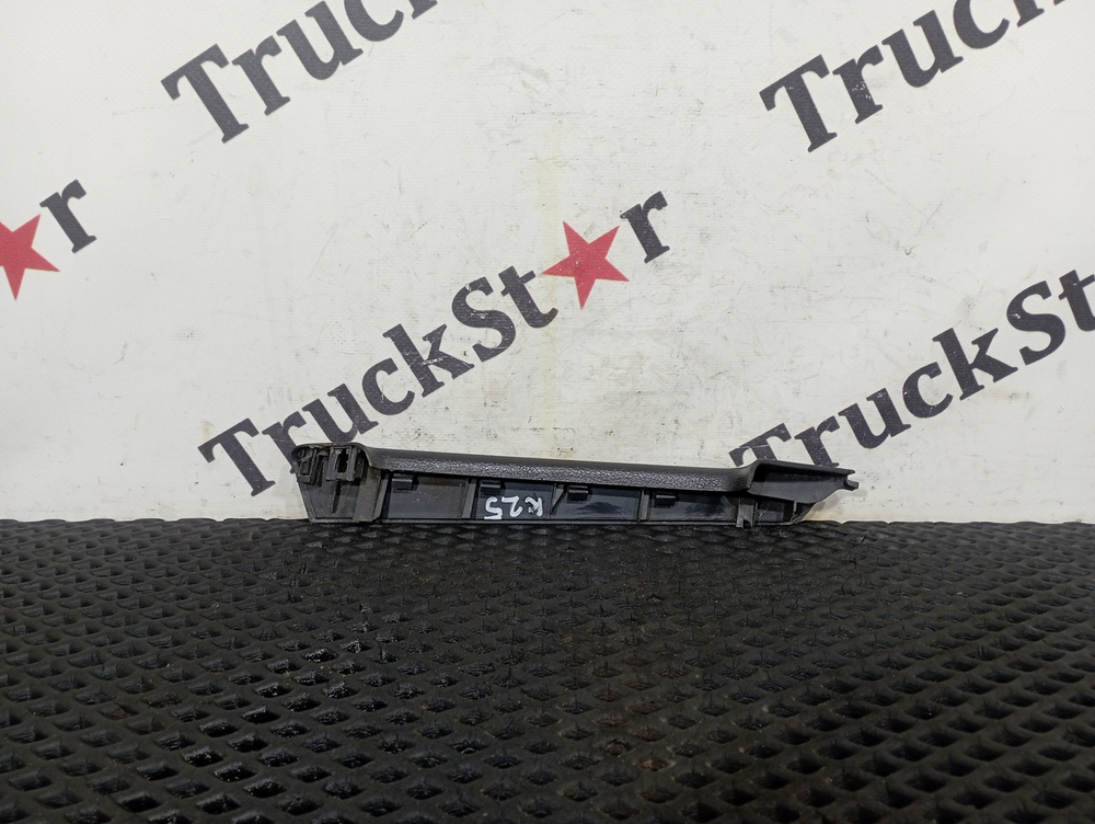 Накладка двери левой