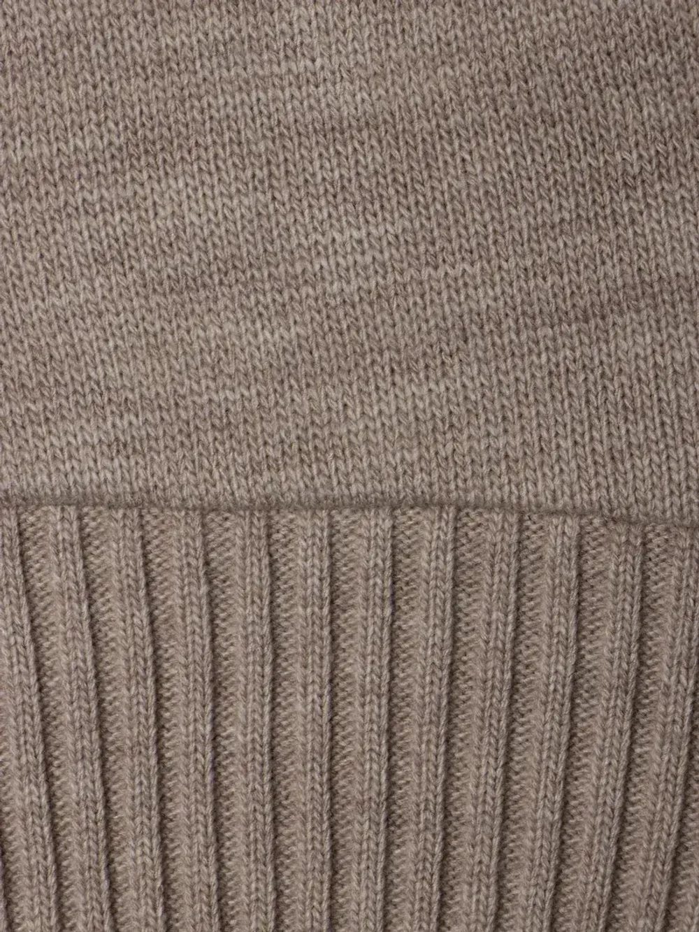 Капор женский вязаный бежевый